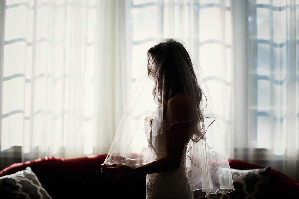 Bride veil portait